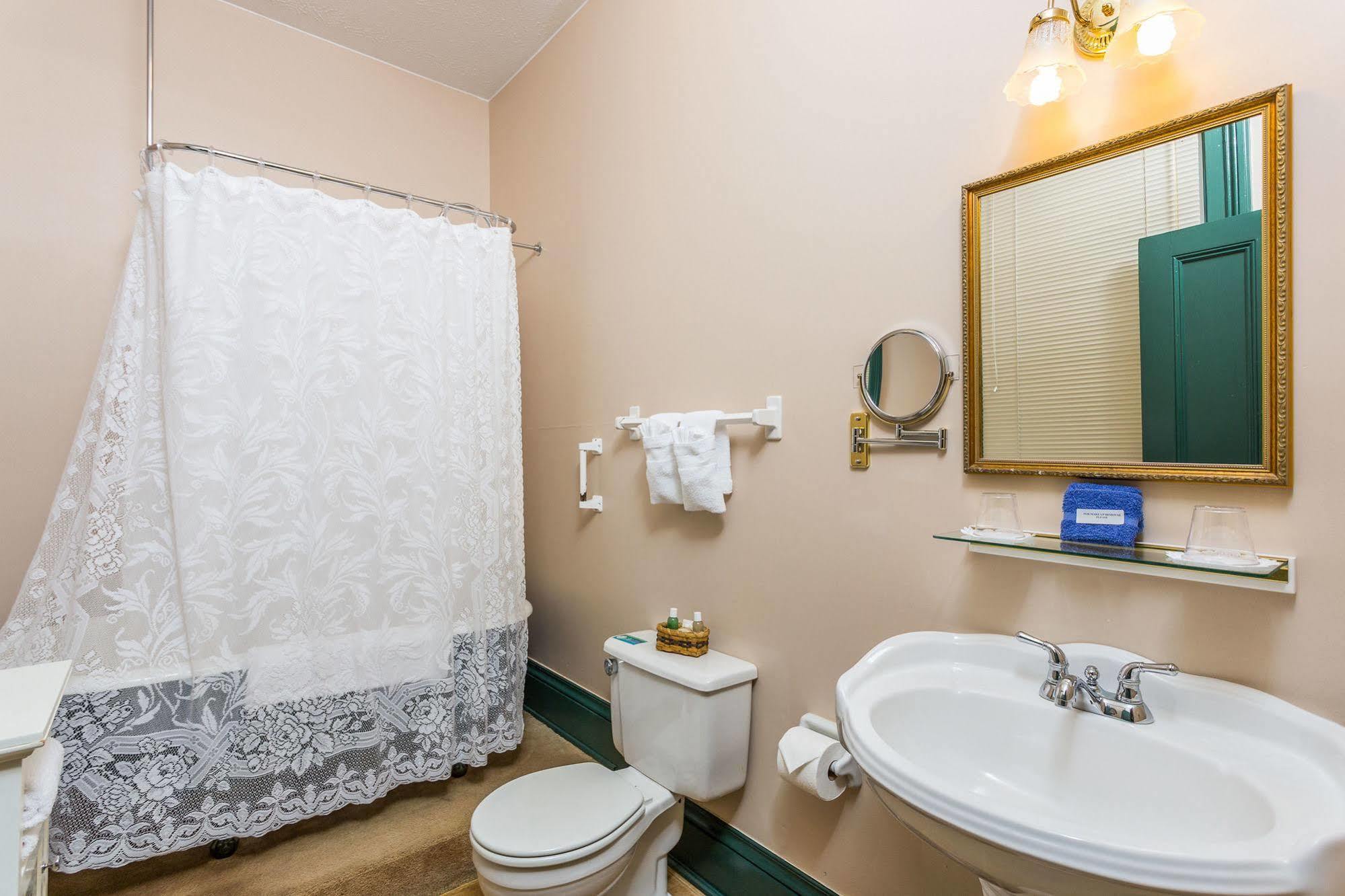 Spencer House Inn Saint Marys Bagian luar foto